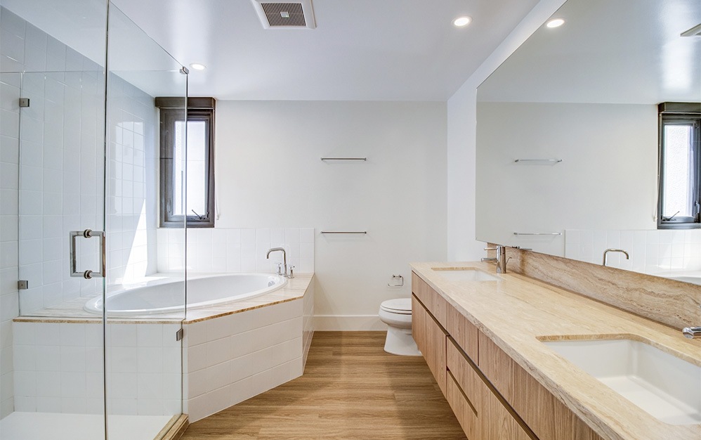 3 Bed 2.5 Bath Townhome + Den - 3 bedroom floorplan layout with 2.5 bathrooms and 2291 - 2399 square feet (Bathroom)