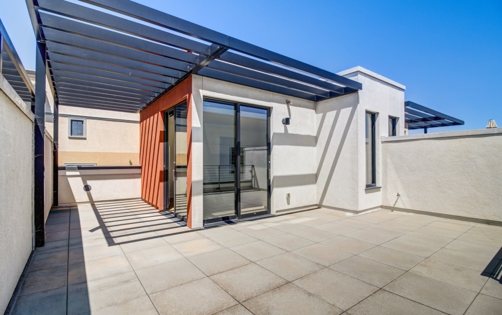 3 Bed 2.5 Bath Townhome + Den - 3 bedroom floorplan layout with 2.5 bathrooms and 2291 - 2399 square feet (Rooftop)